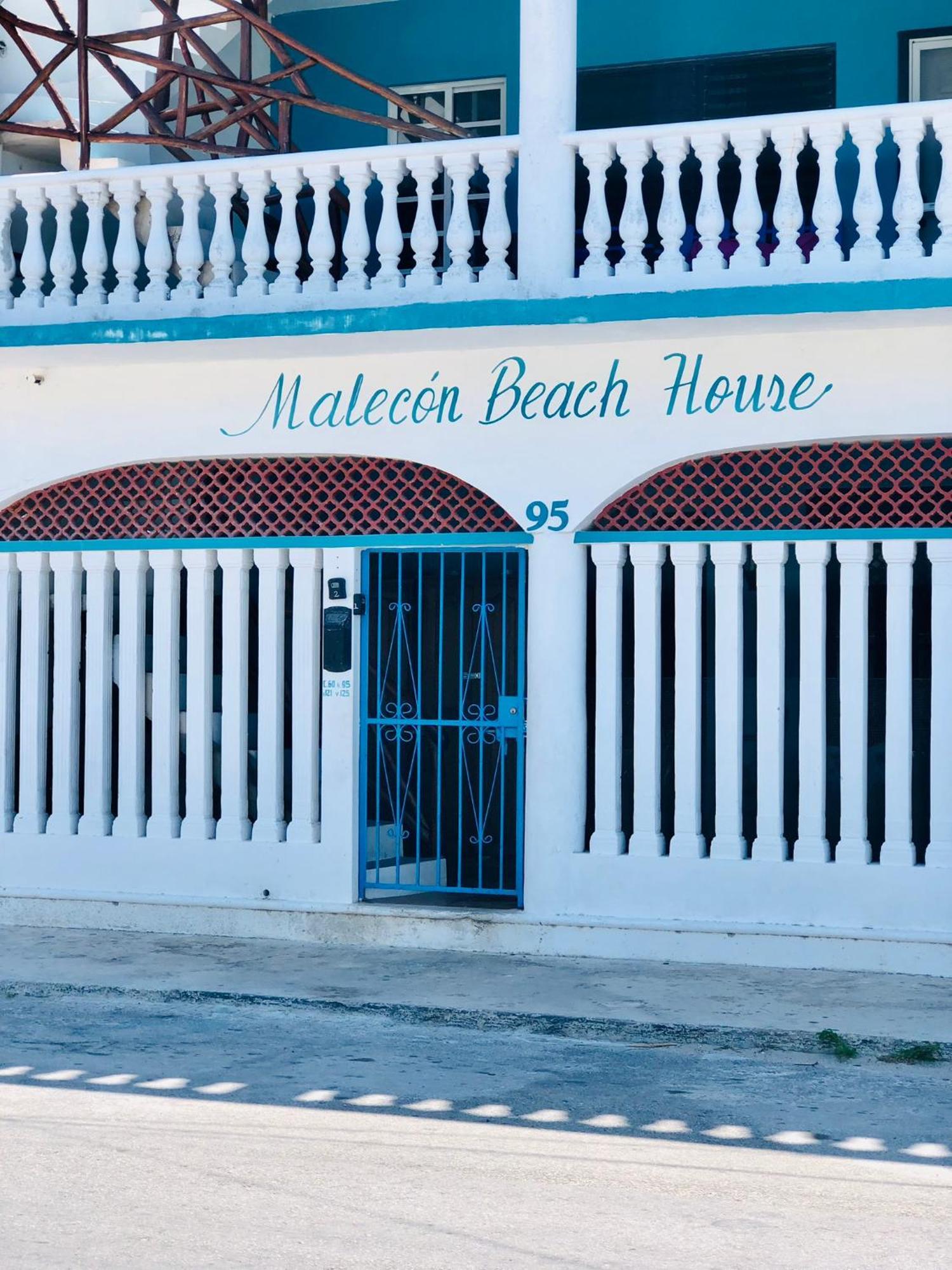 Malecon Beach House In Progreso 1 Block From Beach 外观 照片